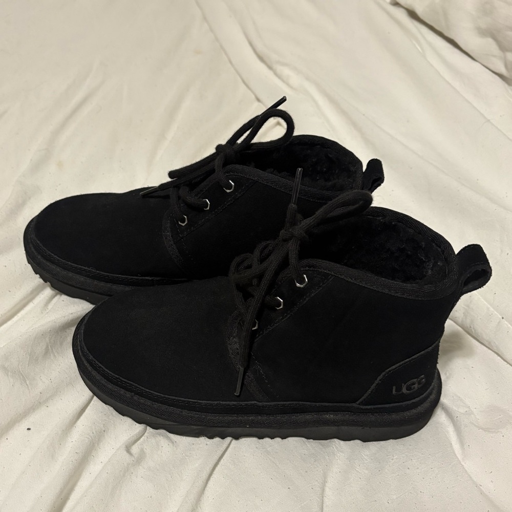 Black youth Uggs size 3